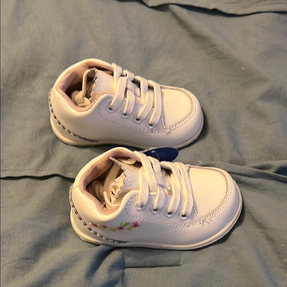 Stride Rite White Leather Baby Shoes with Floral Accents - Picture 3 of 5